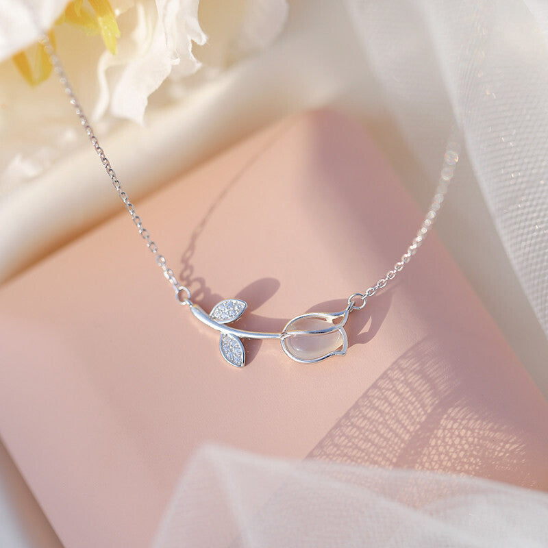 White chalcedony Tulip necklace