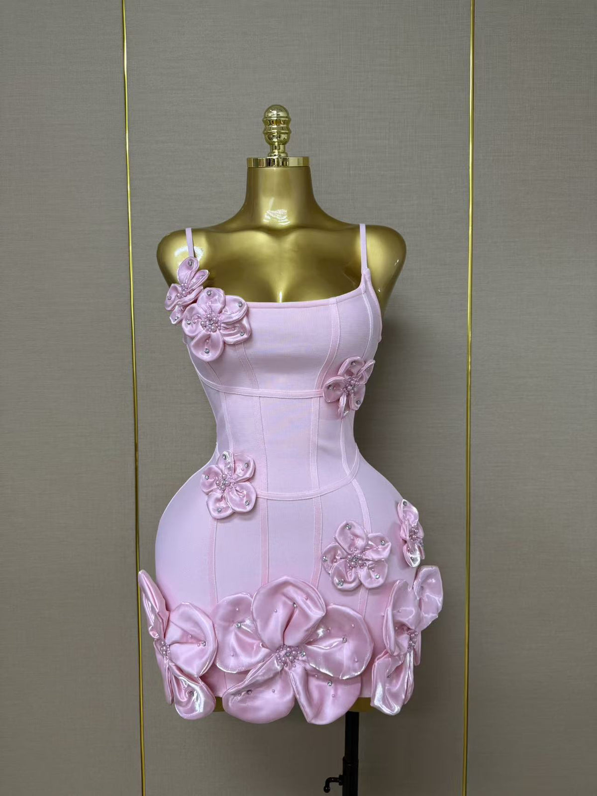 Women's strapless dress