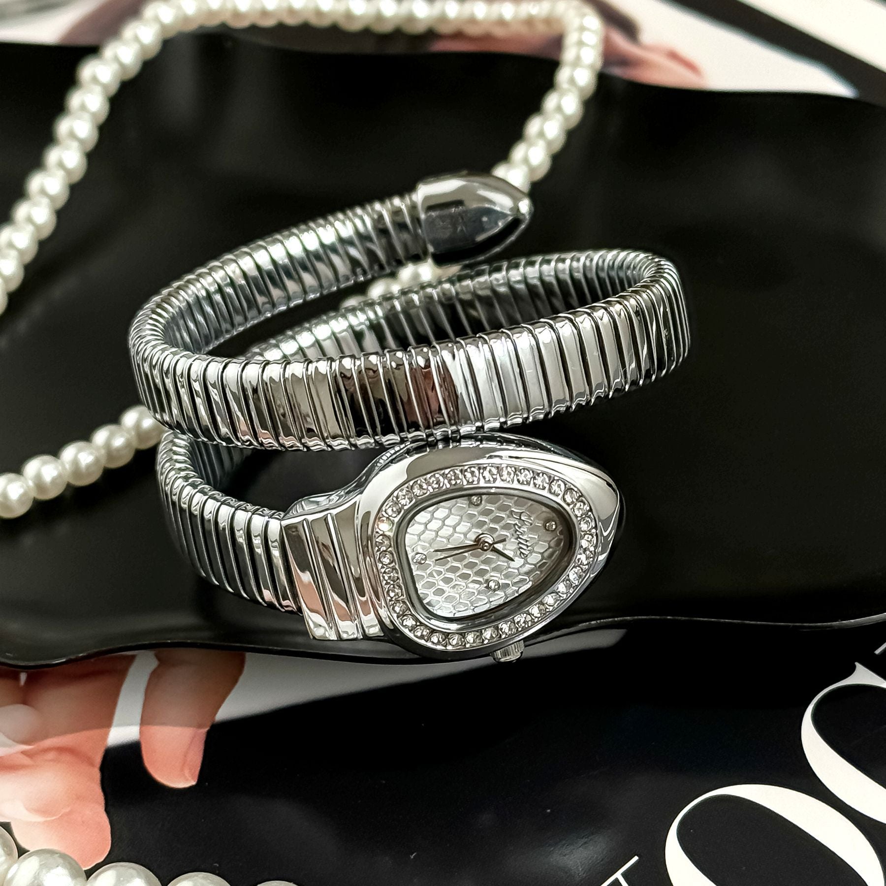 Snake Shape Fashion Quartz Watch