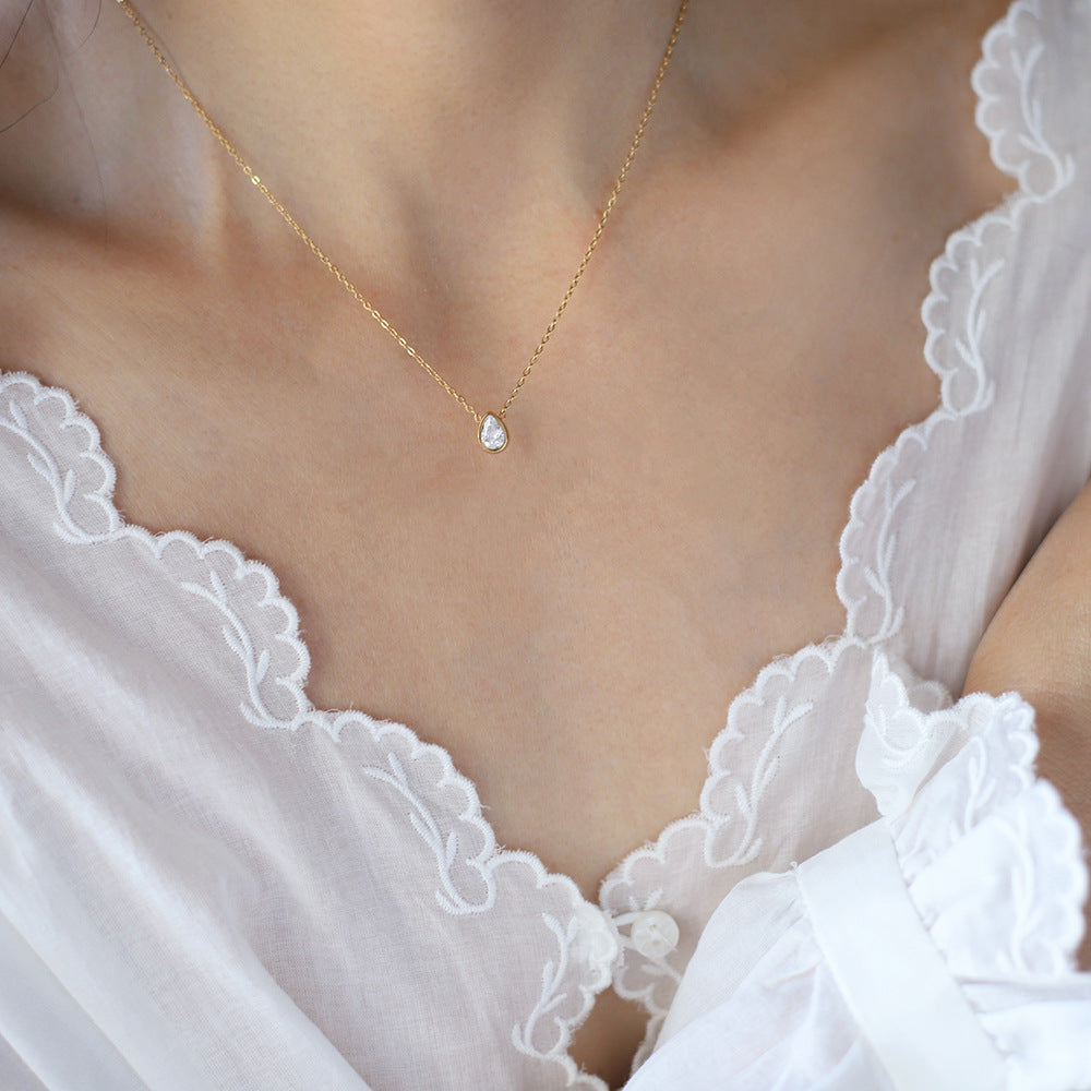 Pear-shaped waterdrop necklace