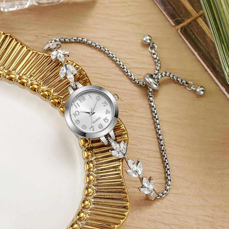 Elegant Clover Bracelet Women's Watch