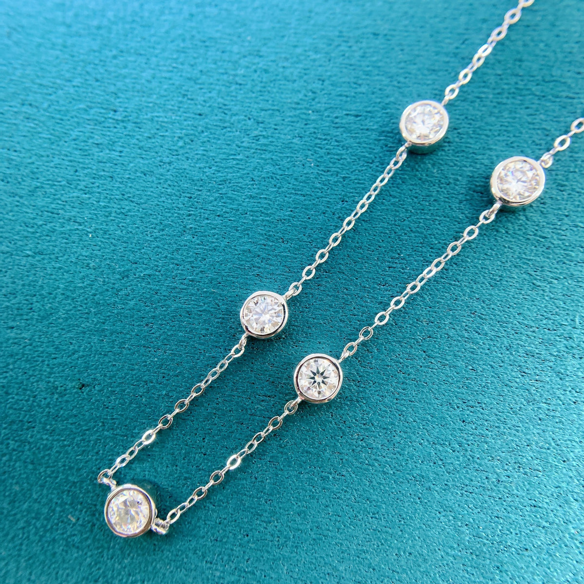French Bubble Diamond Necklace for Women Elegant Round Pendant Light Luxury Clavicle Chain