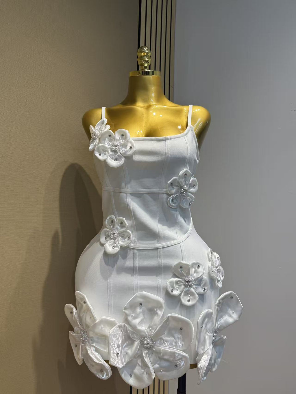 Women's strapless dress