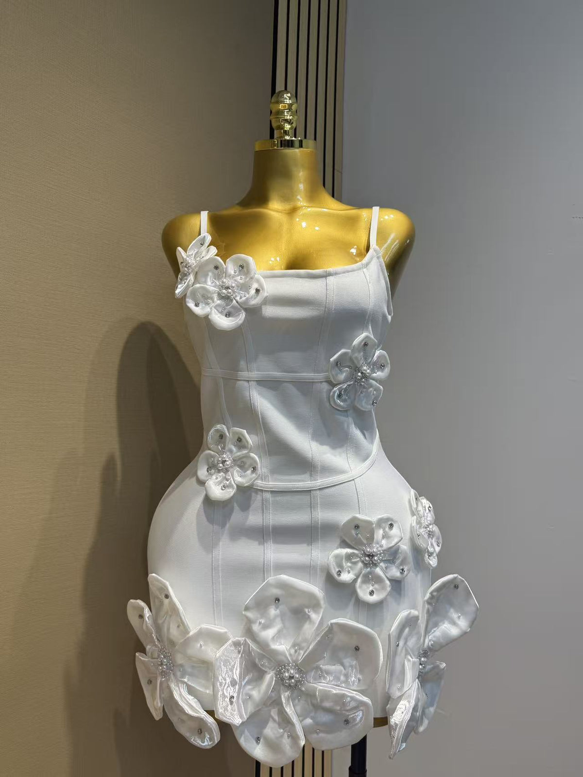 Women's strapless dress