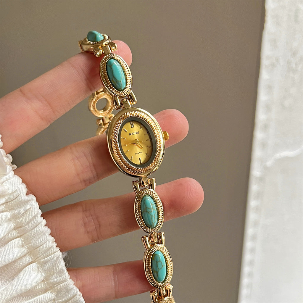 Lady retro oval-shaped quartz wristwatch with dial