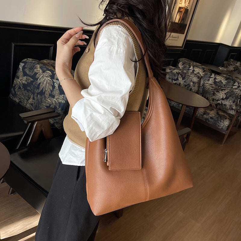 Large-capacity underarm bag