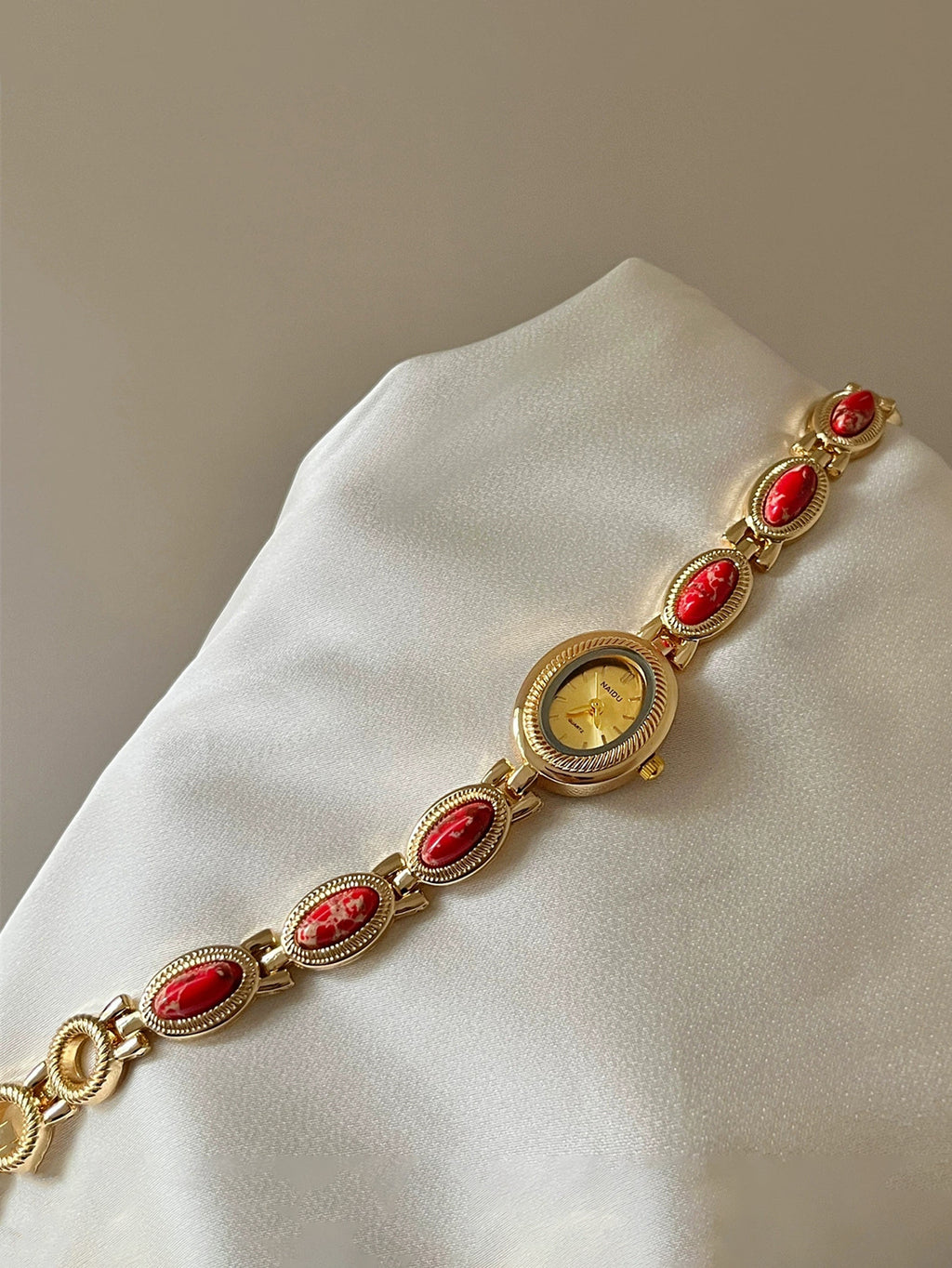 Women?s quartz wristwatch