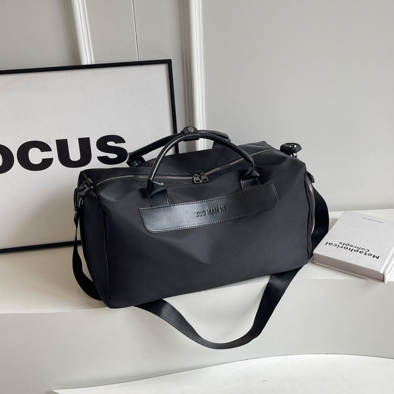 Take out the hand-held travel bag
