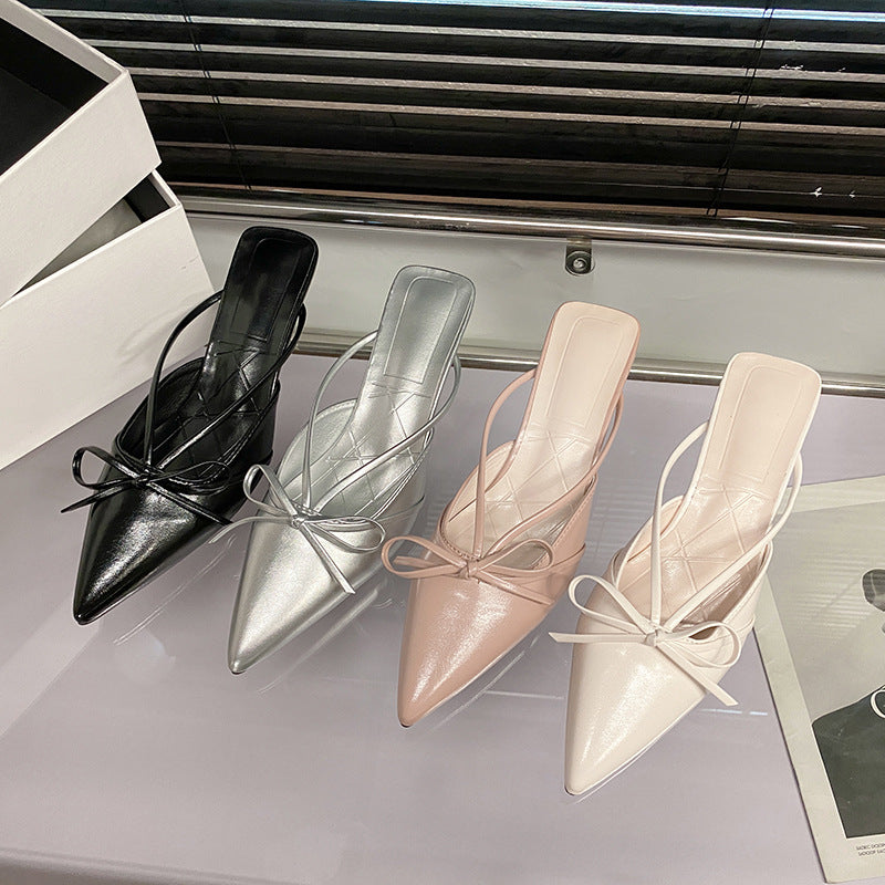 Lady's pointed bow flip-flops