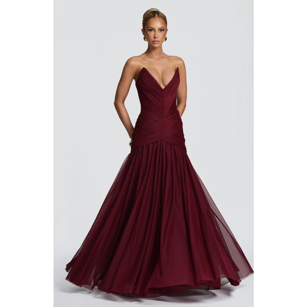 Elegant evening dress with V-neck and pleated design