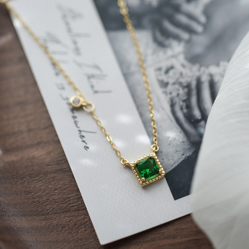 Zircon clavicle chain