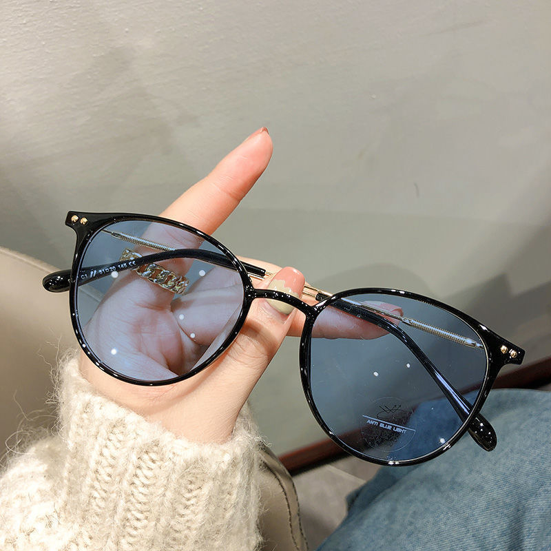 Photochromic Prescription Glasses with Oval Frame