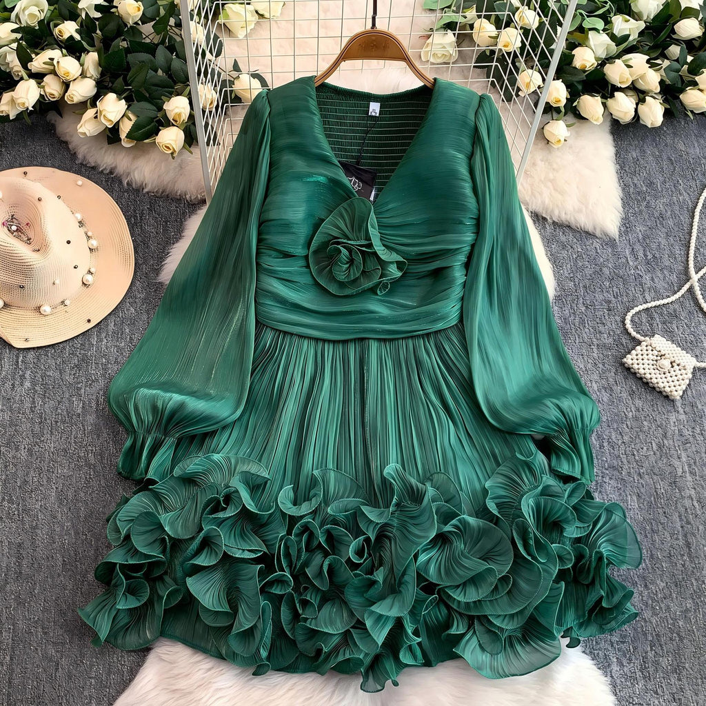 Lady's elegant V-neck long-sleeved dress