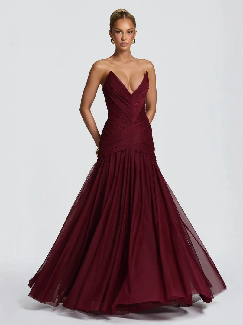 Elegant evening dress with V-neck and pleated design