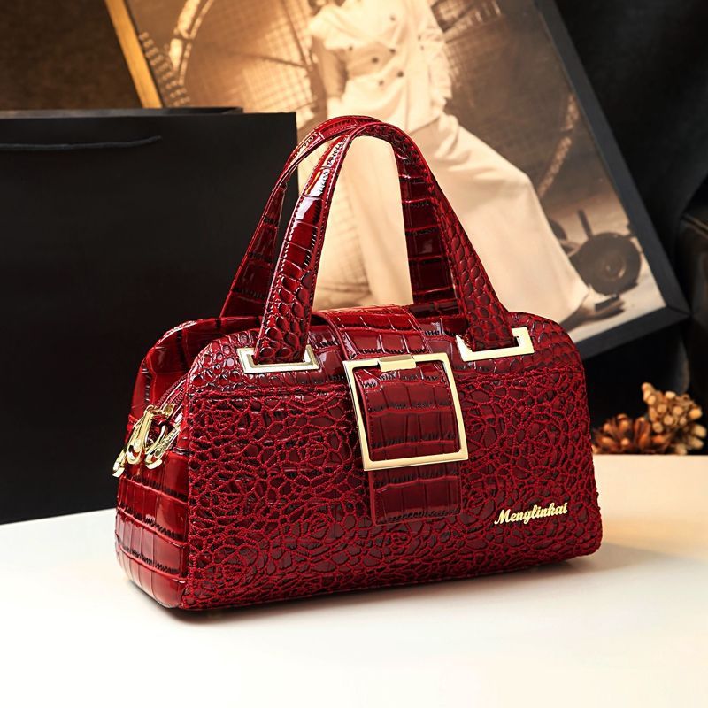Elegant Crocodile Pattern Shoulder Bag