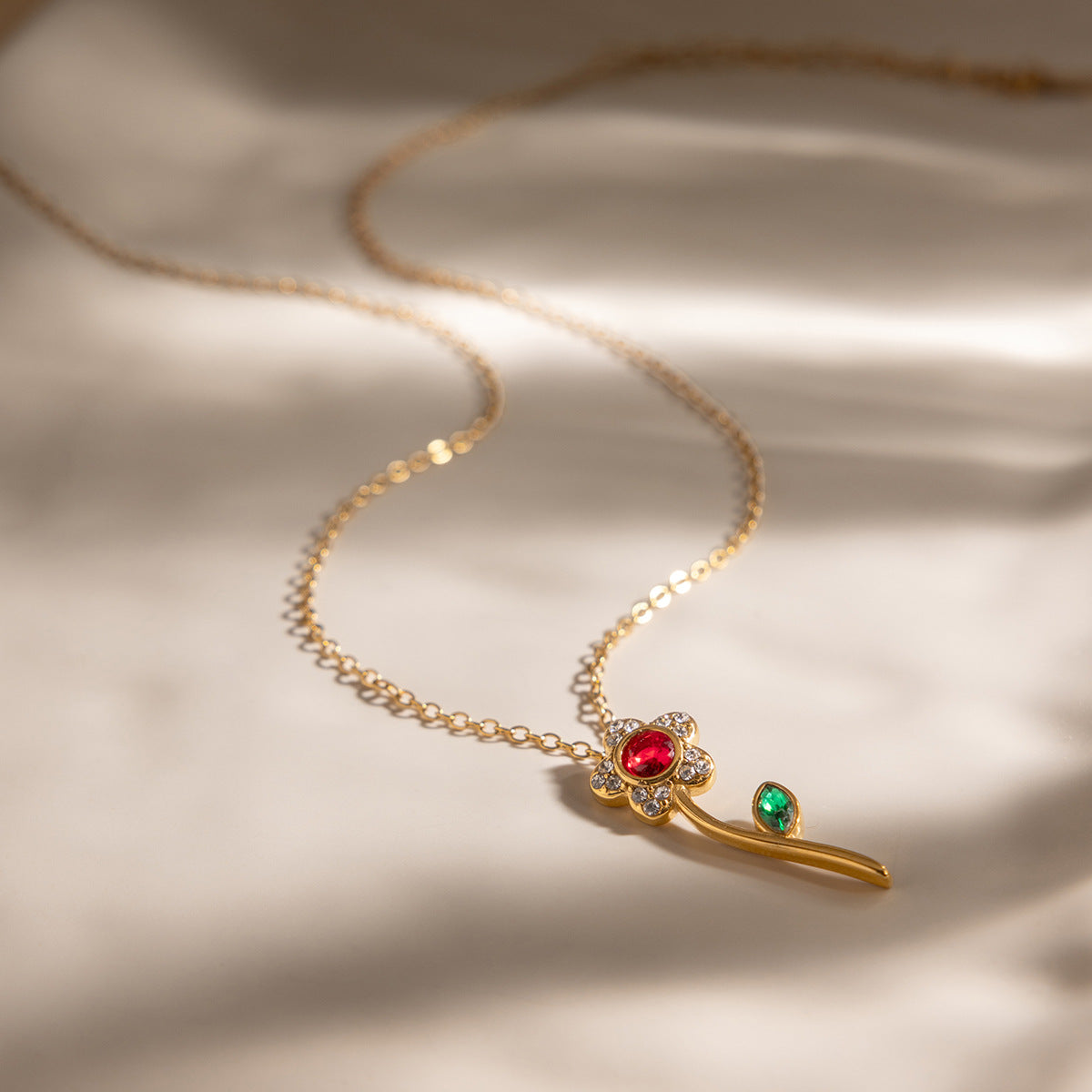 18K Gold Plated Stainless Steel Rhinestone Flower Pendant Necklace for Women