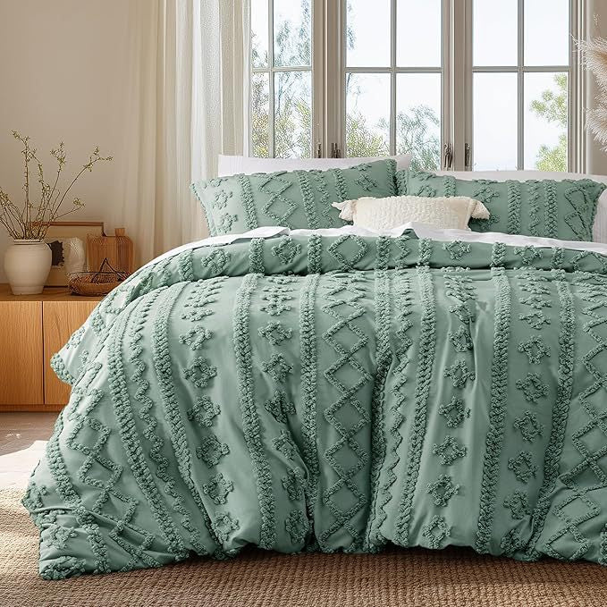 Tufted Brushed Cut-out Floral Bohemian Style Bedding Three-piece Set