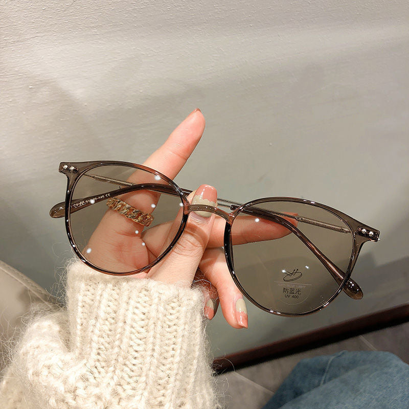 Photochromic Prescription Glasses with Oval Frame