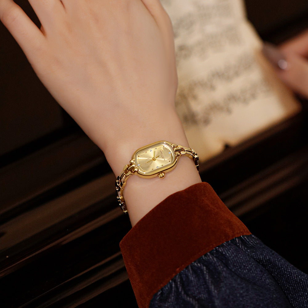 Lady Oval Dial Quartz Bracelet Watch