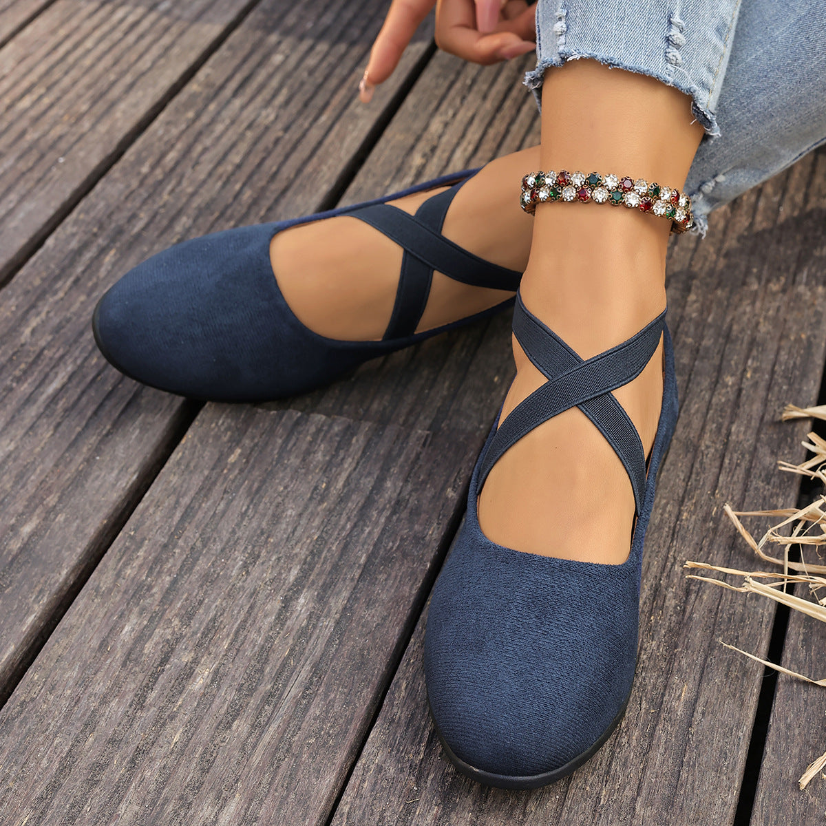 Flat casual low-heeled sandals
