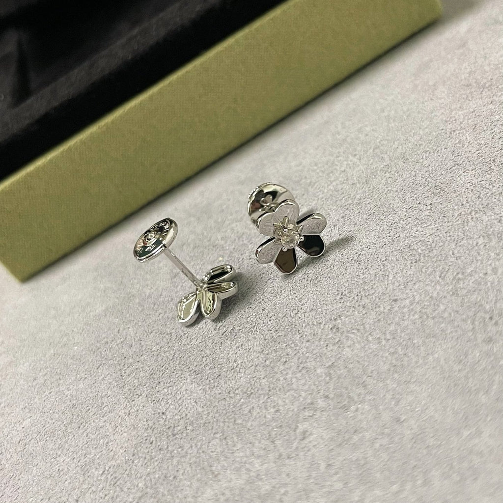 Rose Gold Diamond Clover Necklace