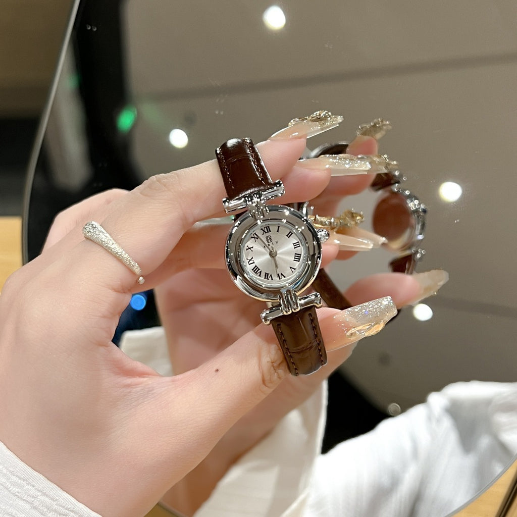 Vintage Quartz Women's Watch with Leather Strap