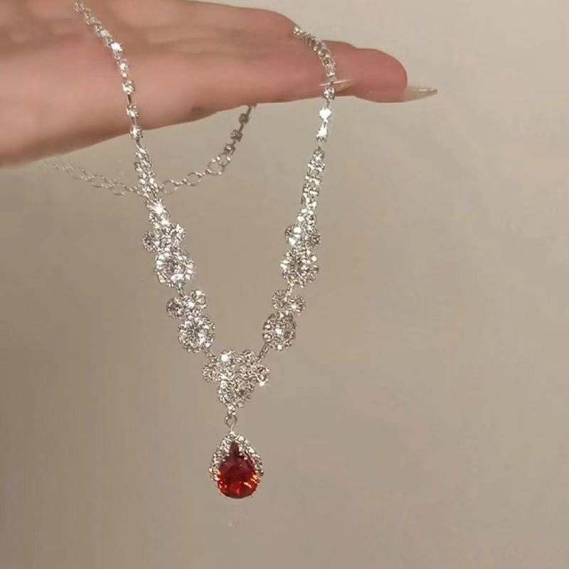 Zircon water-drop pendant with collar chain for the neck