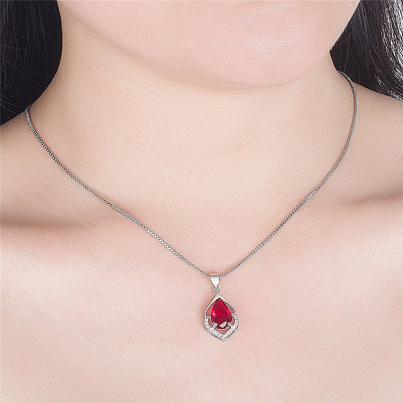 Drop-Shaped Imitation Silver Crystal Pendant Necklace