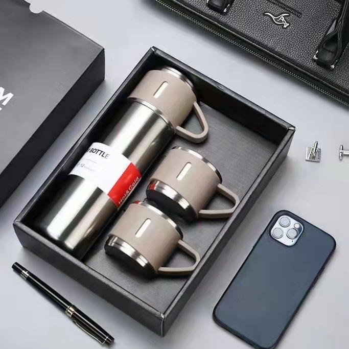A cup of three-lid 304 stainless steel thermos cup
