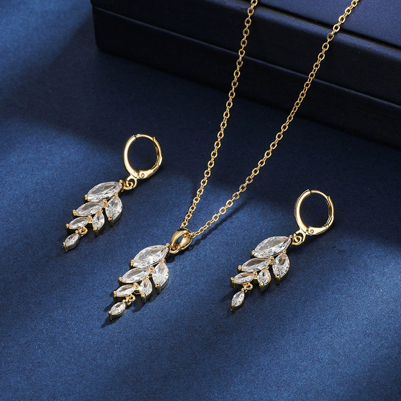 Accessories: Necklace and Ear Hooks