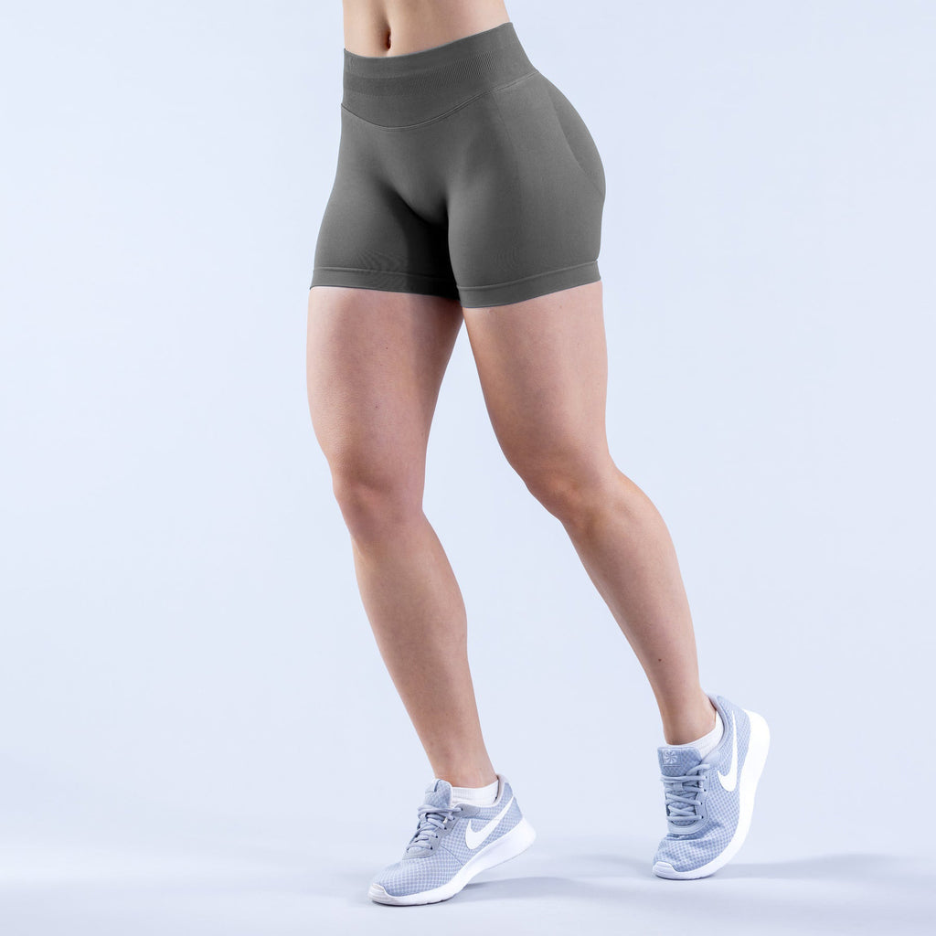 Seamless Knitted High Elastic Nylon Yoga Shorts with Waist Pleating and Hip Lift