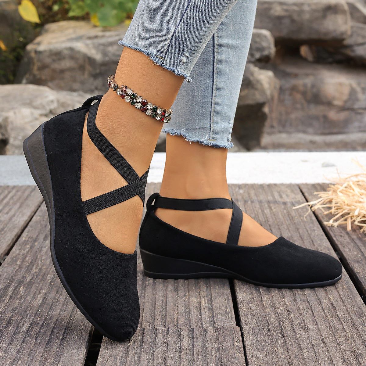 Flat casual low-heeled sandals
