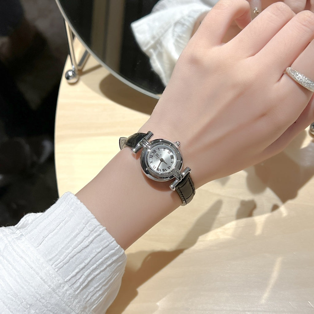 Vintage Quartz Women's Watch with Leather Strap