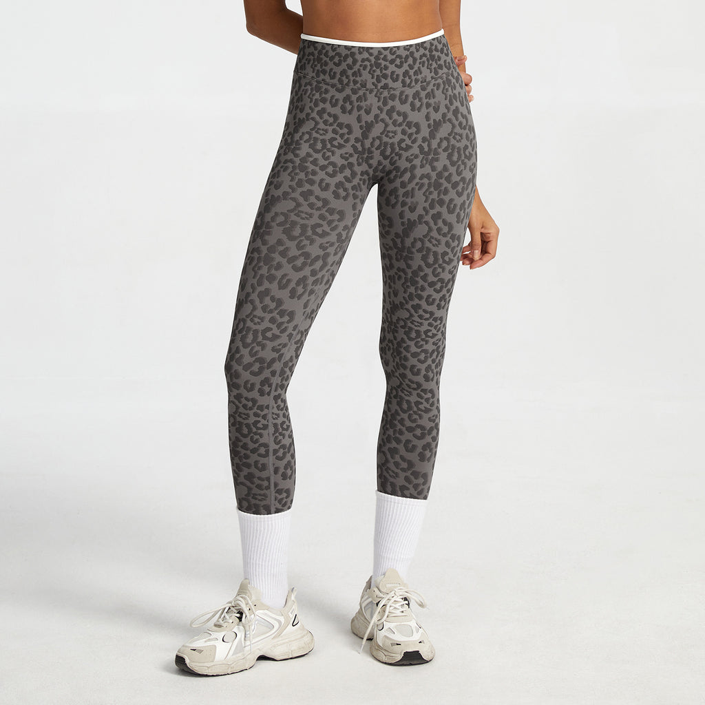 Seamless Yoga Set with Sports Bra and Leggings
