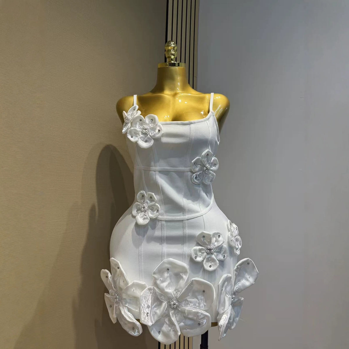 Women's strapless dress