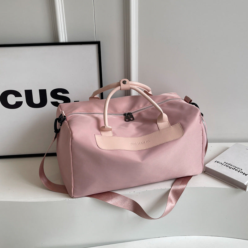 Take out the hand-held travel bag