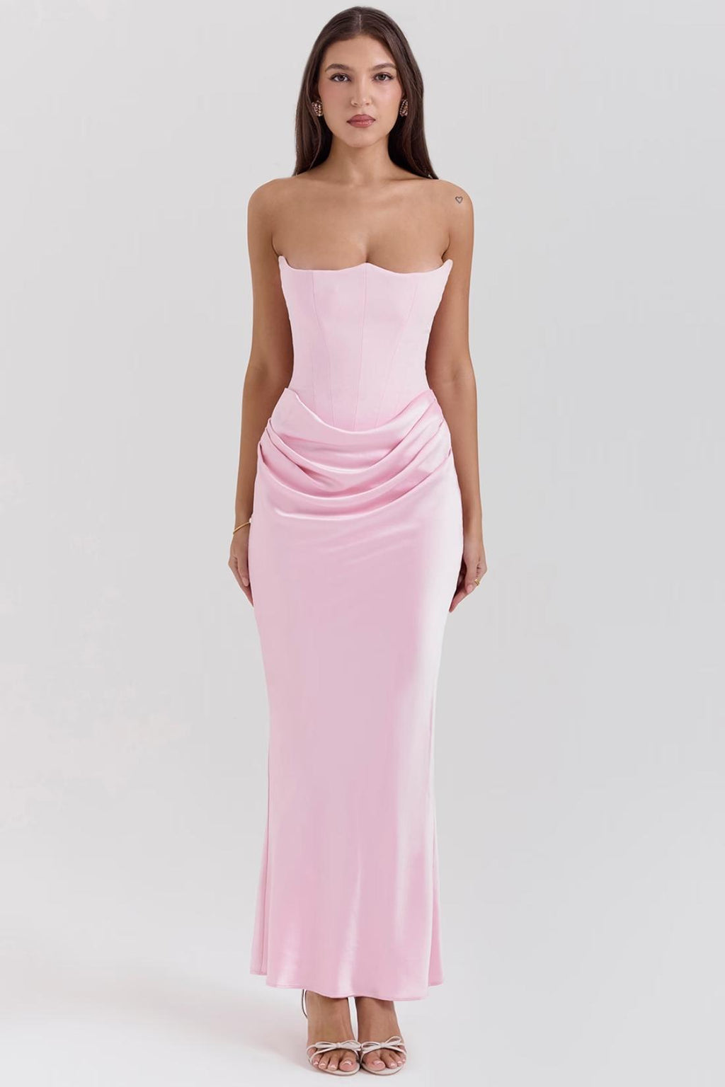 Sexy figure-hugging off-the-shoulder dress
