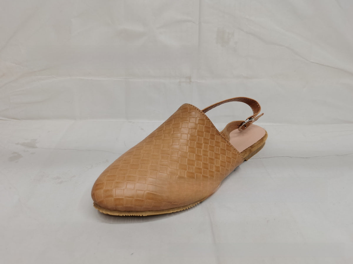 Pointed-toe woven women?s shoes