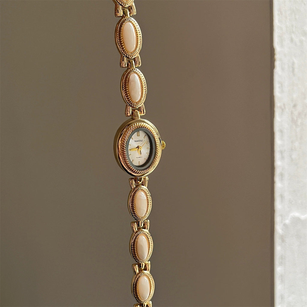 Women?s quartz wristwatch