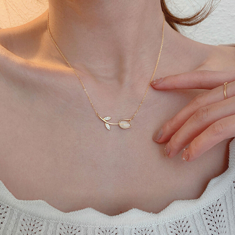 White chalcedony Tulip necklace