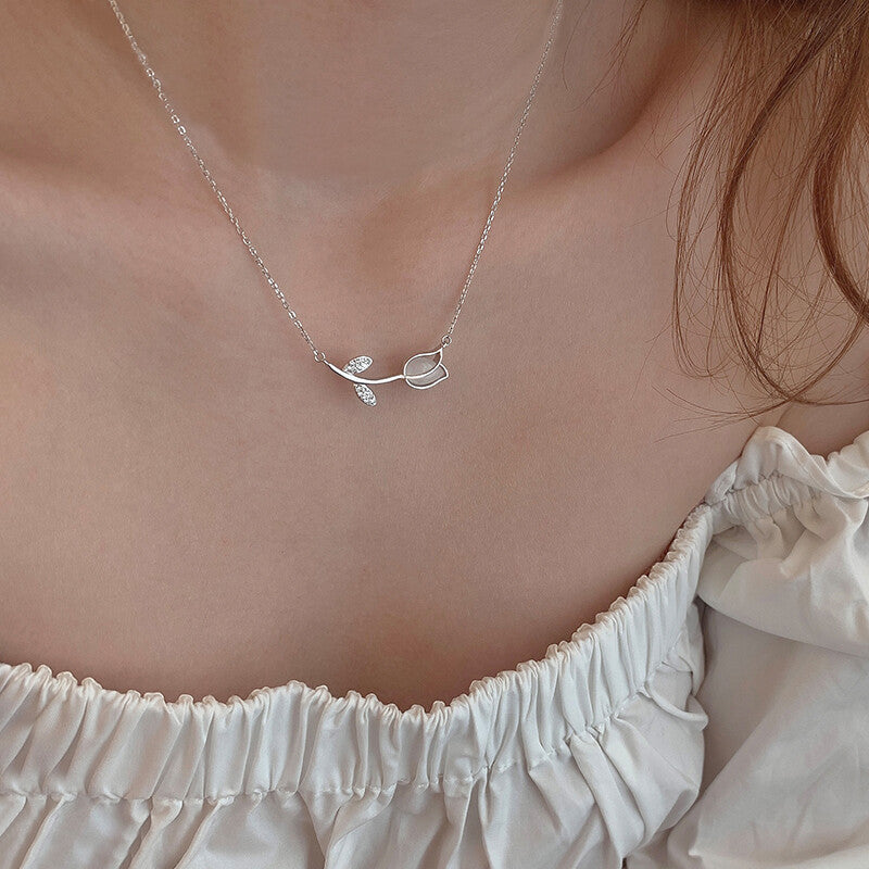 White chalcedony Tulip necklace