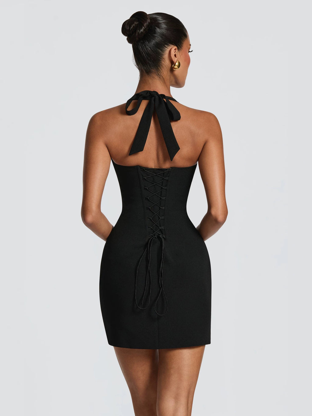 Lace-embroidered fitted short skirt
