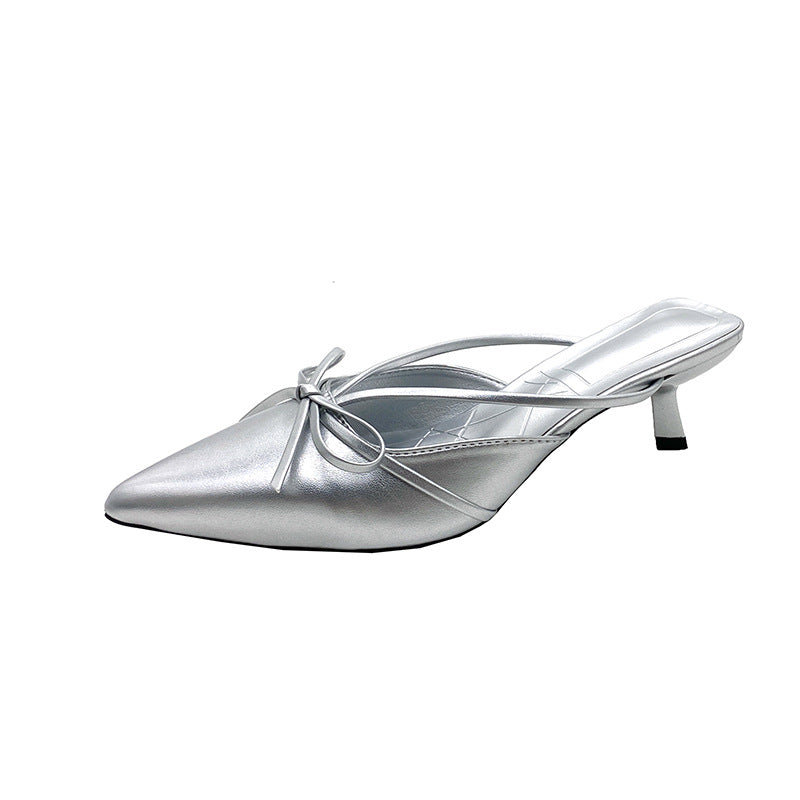 Lady's pointed bow flip-flops