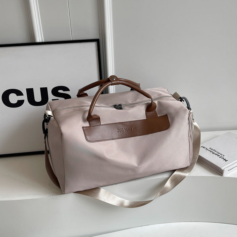 Take out the hand-held travel bag