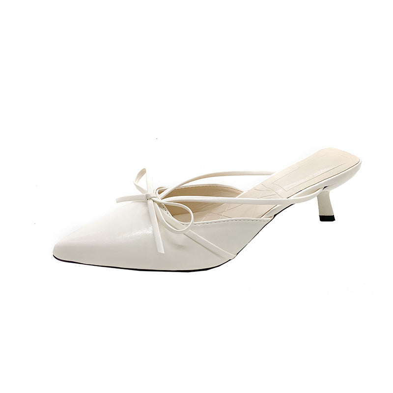 Lady's pointed bow flip-flops