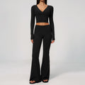 Creamy yoga pants with long sleeves and flared legs, for a sporty outfit