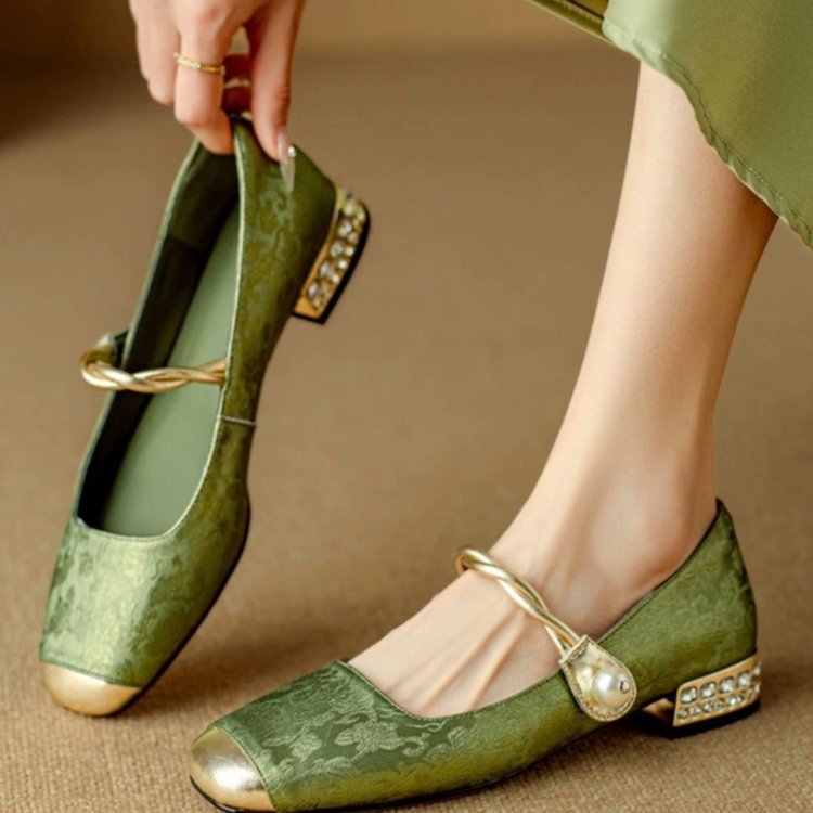 Mary Jane sandals with shallow toe opening