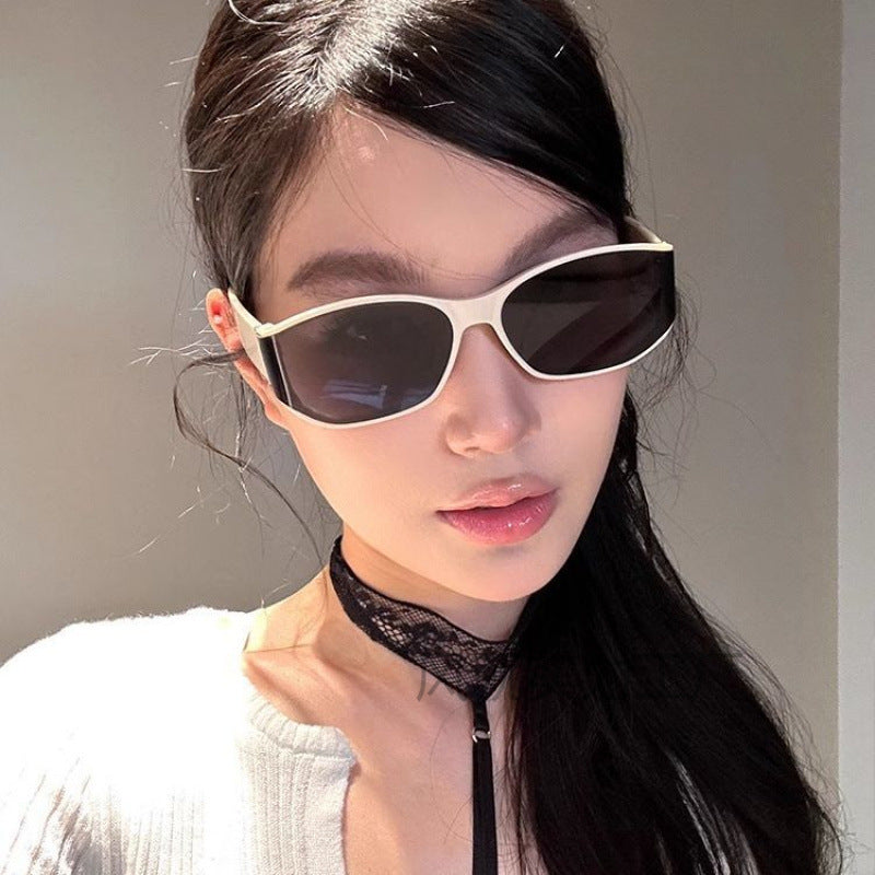 Retro Curved Cat-Eye Sunglasses with UV Protection