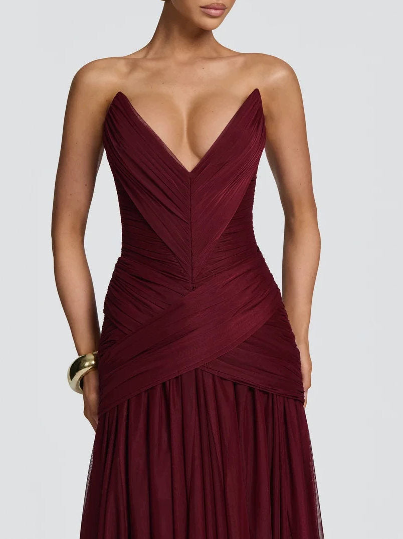 Elegant evening dress with V-neck and pleated design