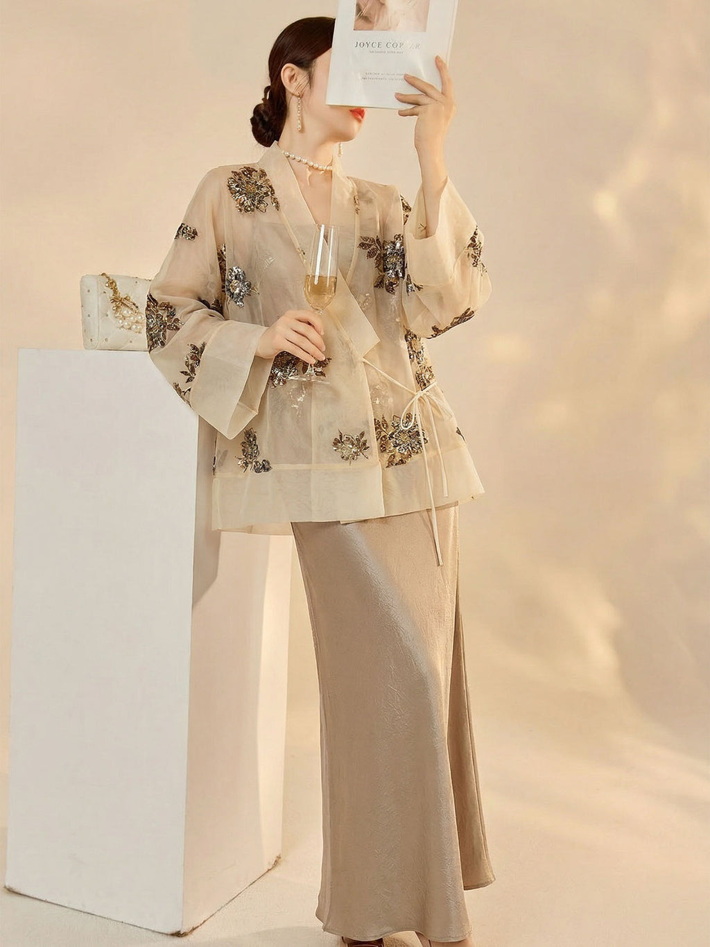 New Chinese-Style Elegant Mulberry Silk Two-Piece Set with Beaded Embroidery